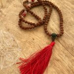 Japamala Nepali rojo para protección y oración.